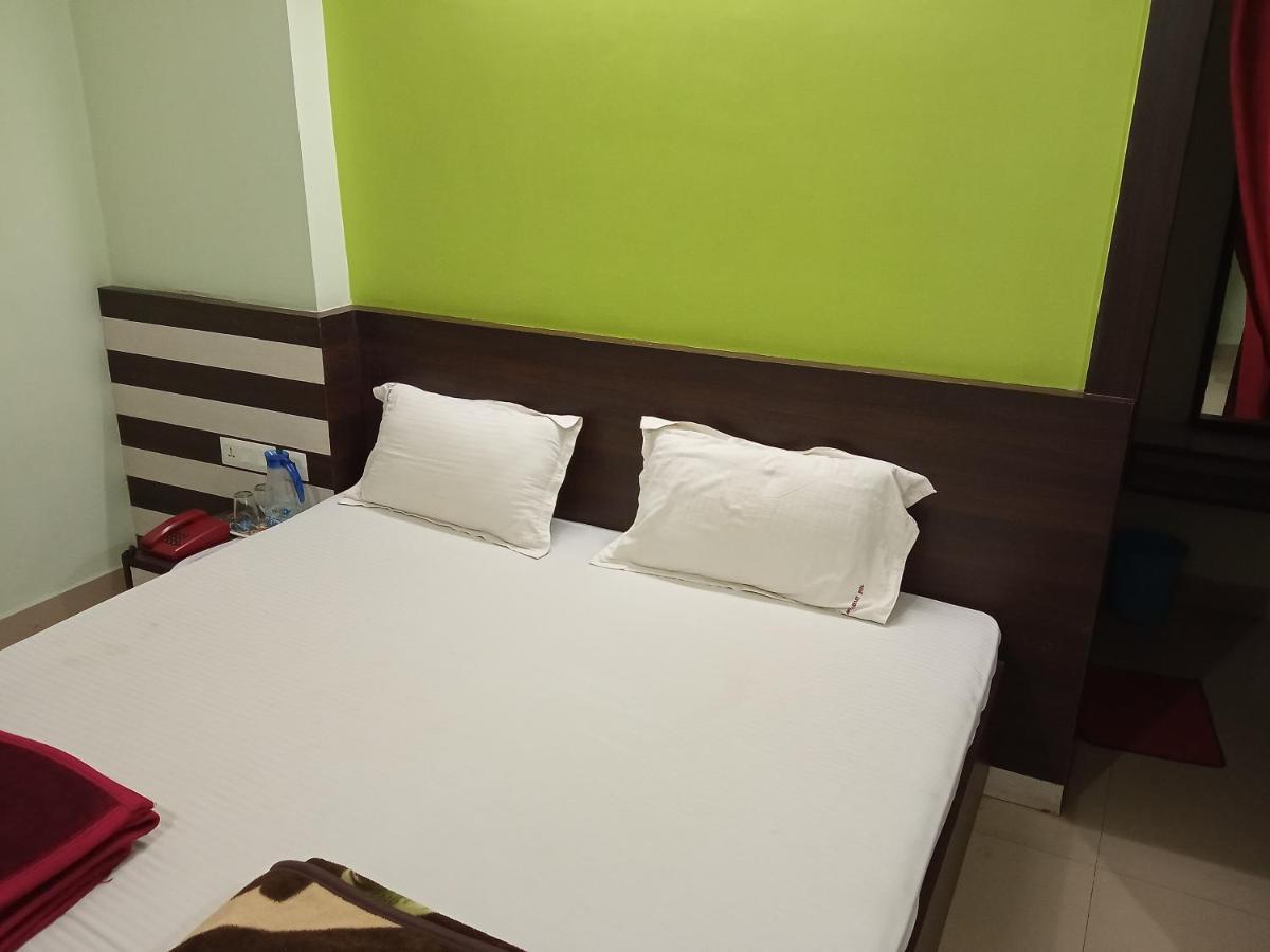 Hotel Viraat Inn Gaya Esterno foto
