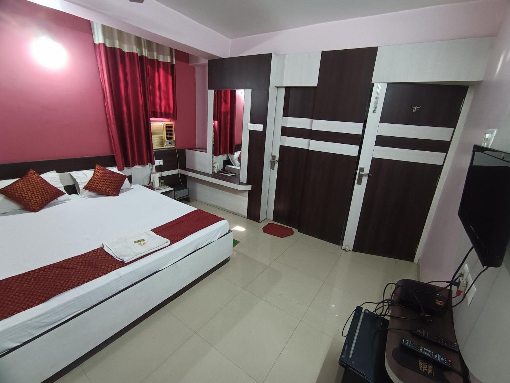 Hotel Viraat Inn Gaya Esterno foto
