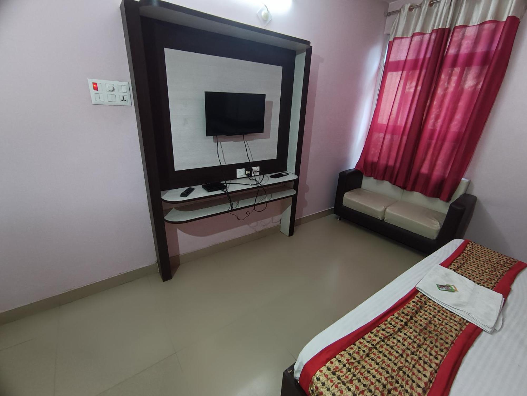 Hotel Viraat Inn Gaya Esterno foto