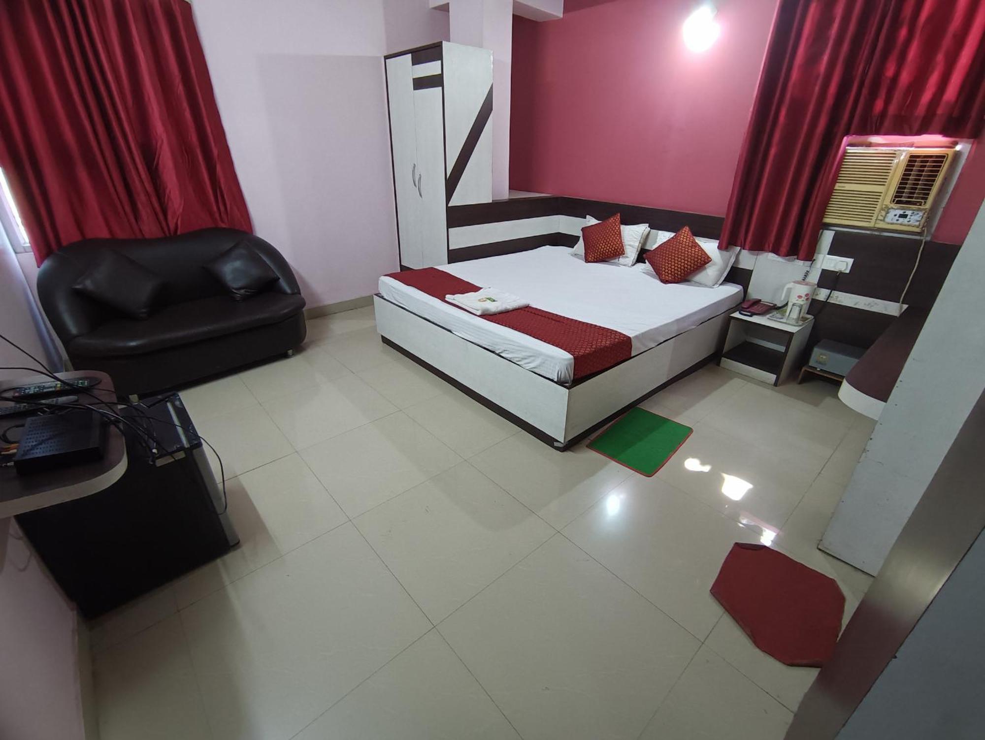 Hotel Viraat Inn Gaya Esterno foto