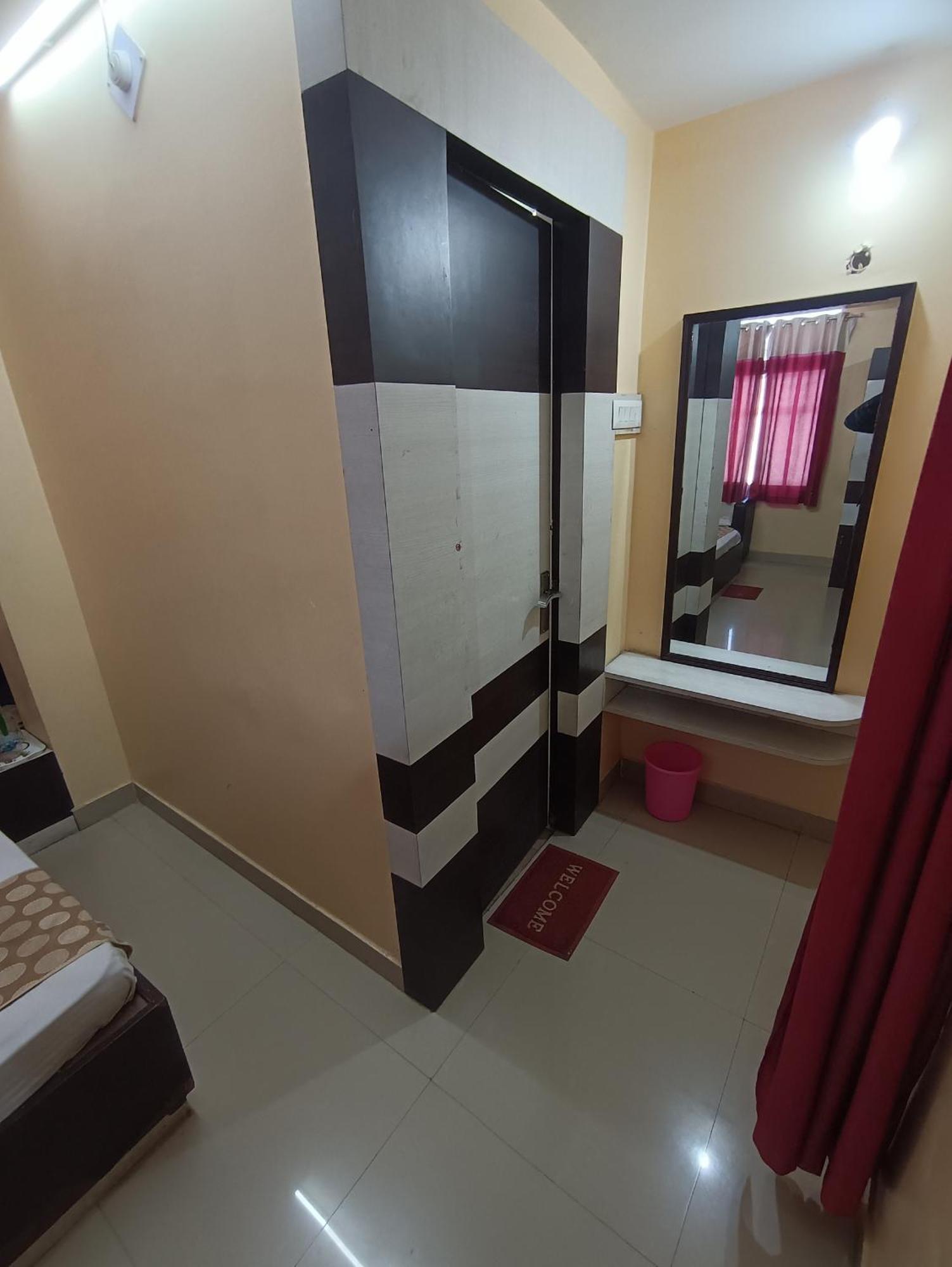 Hotel Viraat Inn Gaya Esterno foto