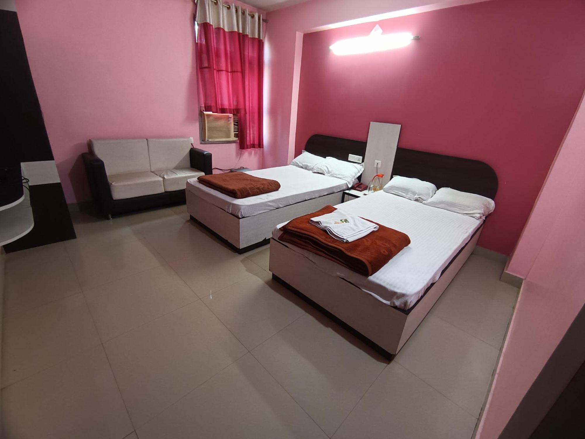 Hotel Viraat Inn Gaya Esterno foto