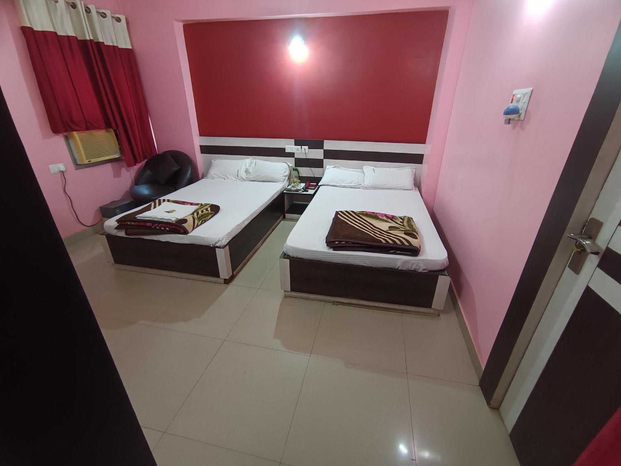 Hotel Viraat Inn Gaya Esterno foto
