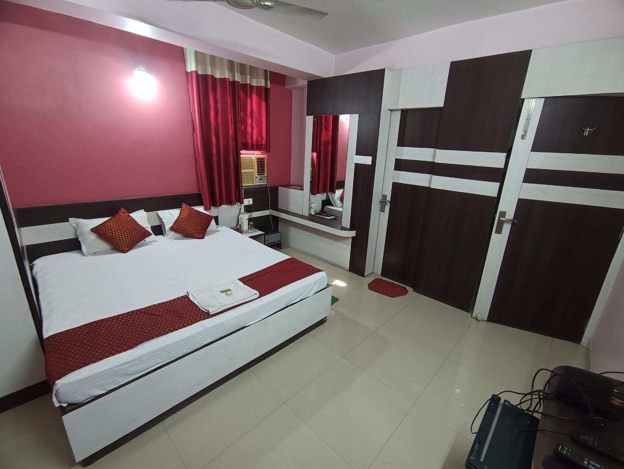 Hotel Viraat Inn Gaya Esterno foto