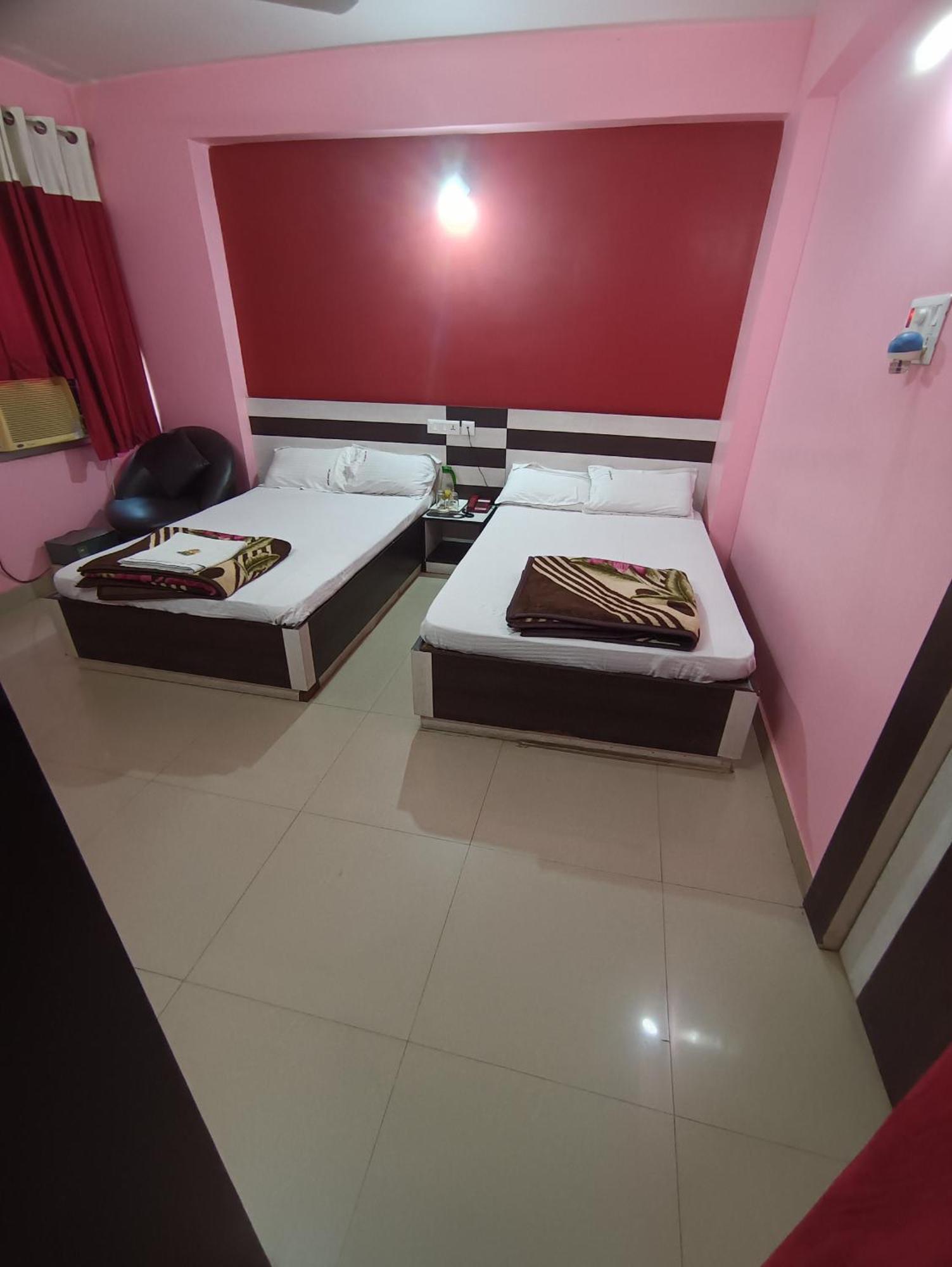 Hotel Viraat Inn Gaya Esterno foto