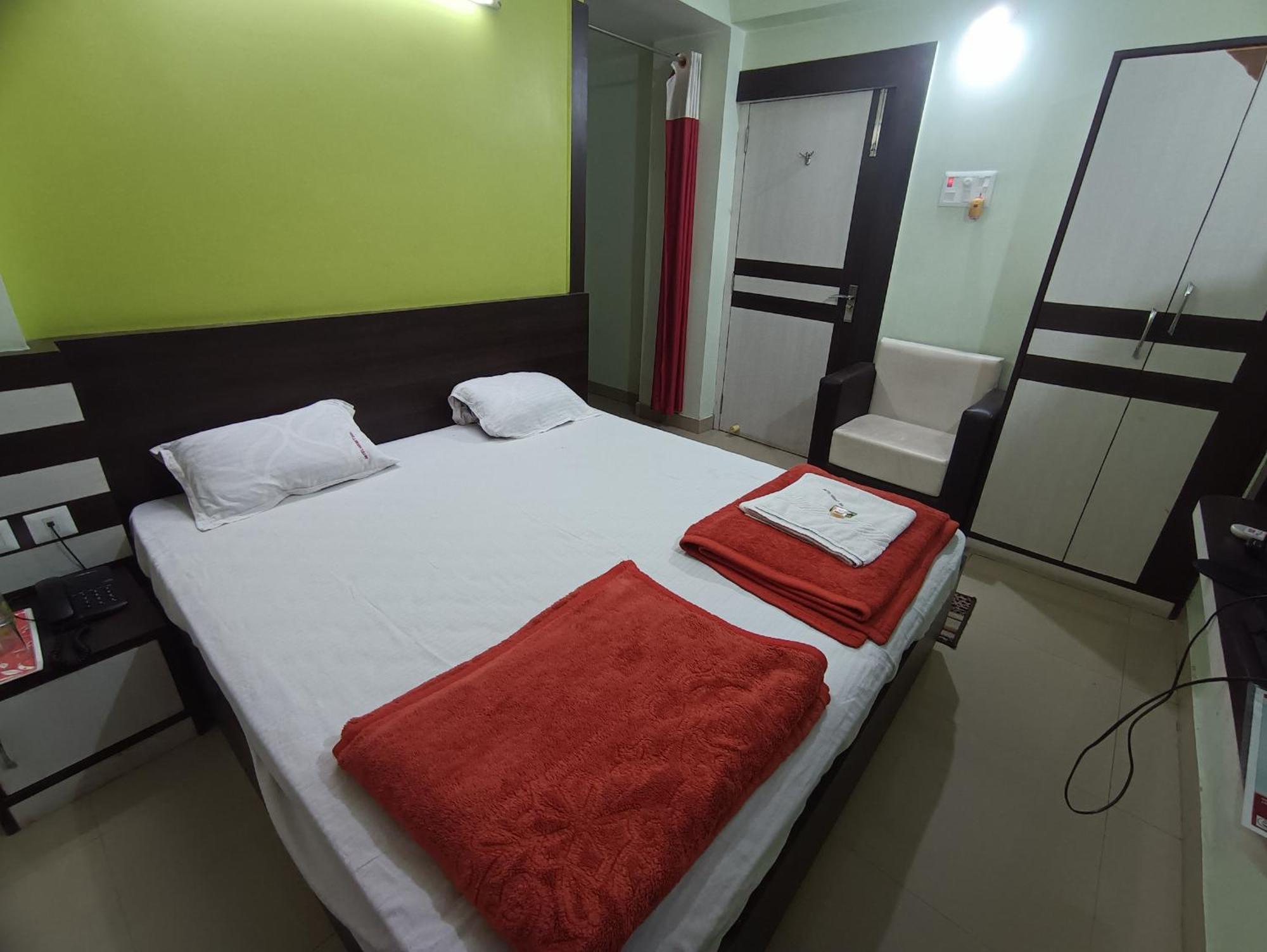 Hotel Viraat Inn Gaya Esterno foto