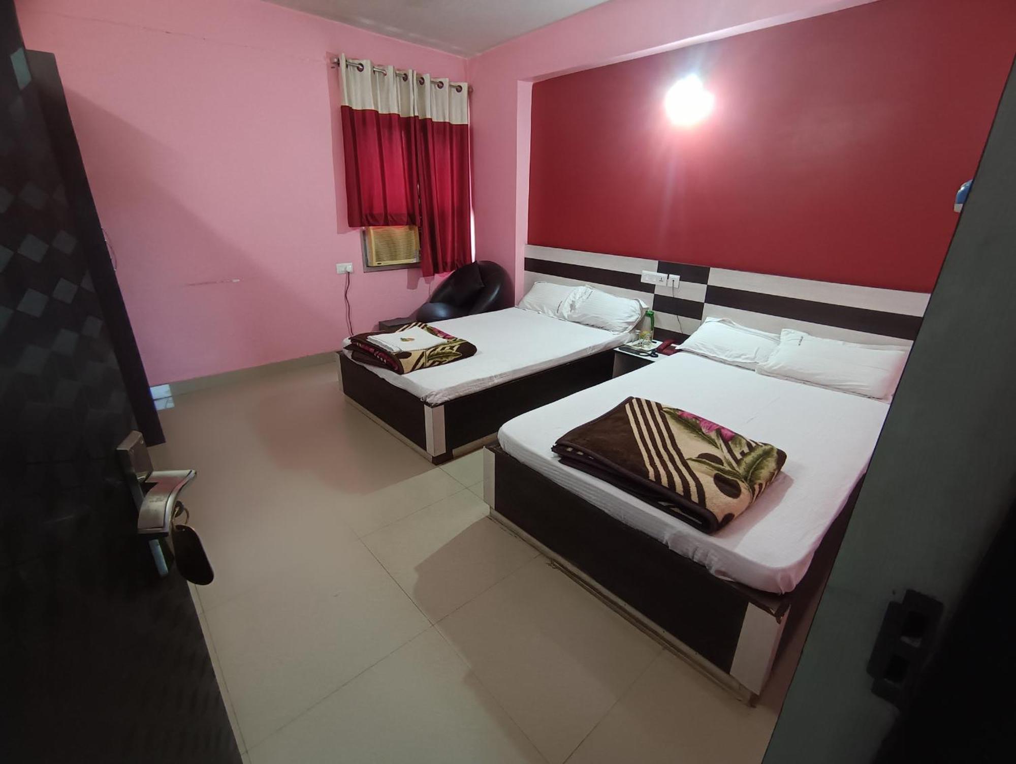Hotel Viraat Inn Gaya Esterno foto