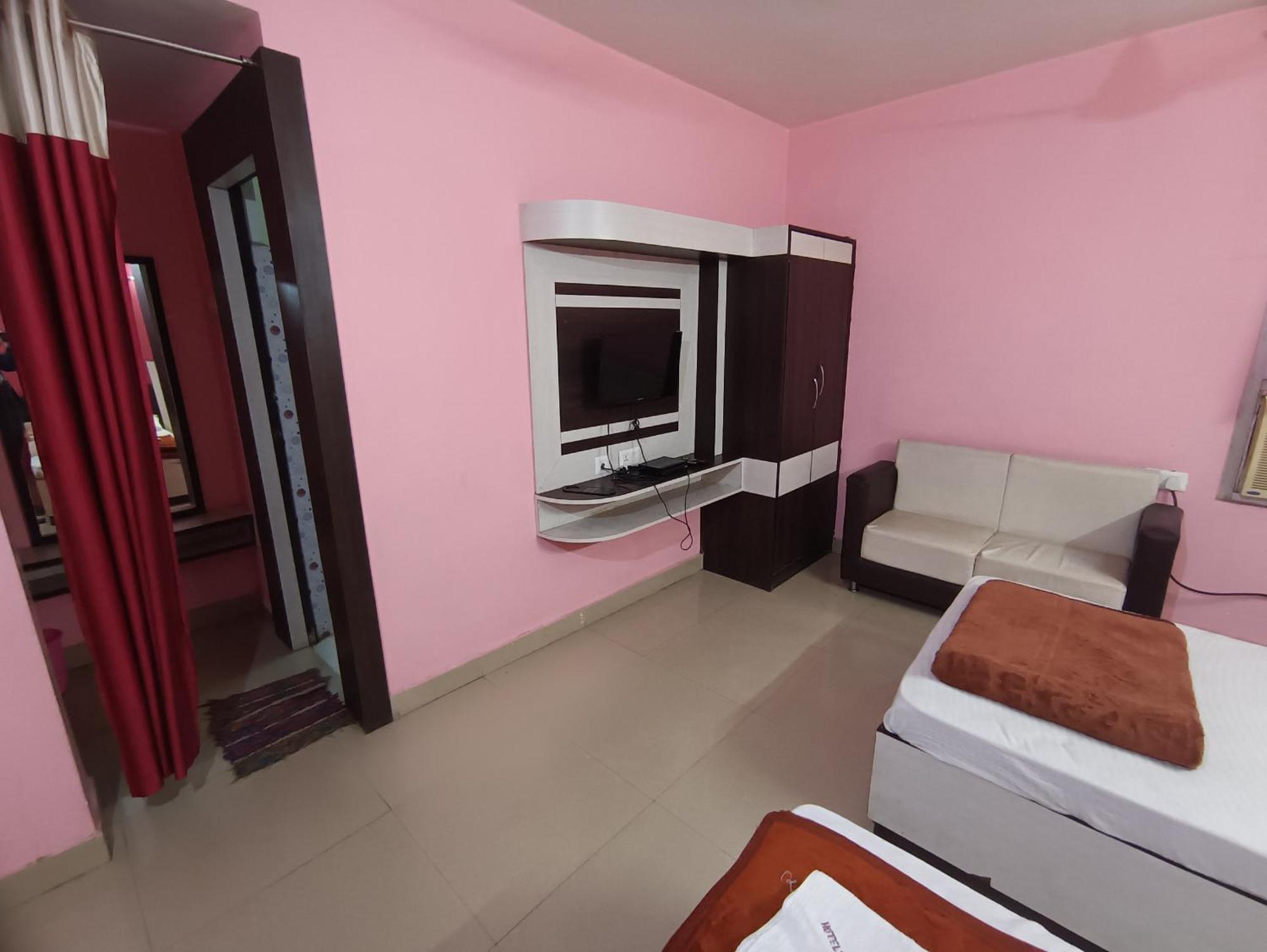 Hotel Viraat Inn Gaya Esterno foto