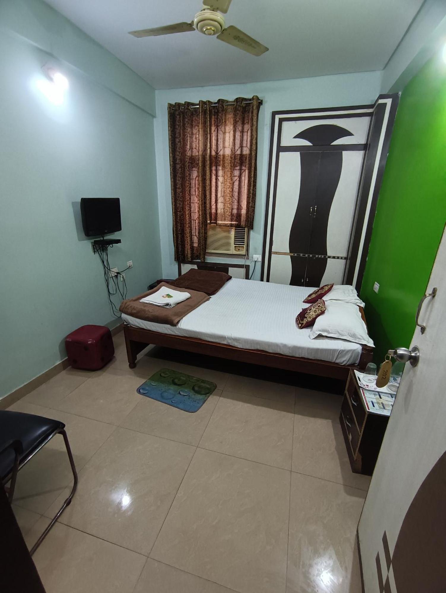 Hotel Viraat Inn Gaya Esterno foto