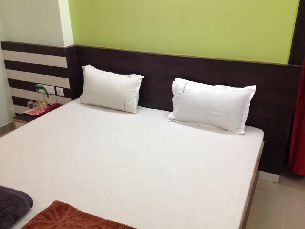 Hotel Viraat Inn Gaya Esterno foto
